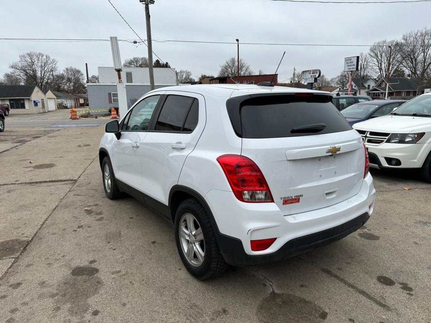 2018 WHITE CHEVROLET TRAX LS (3GNCJNSB1JL) with an 1.4L engine, Automatic transmission, located at 1708 Broadway, Rockford, IL, 61104, (815) 397-5010, 42.252522, -89.069359 - Photo#3