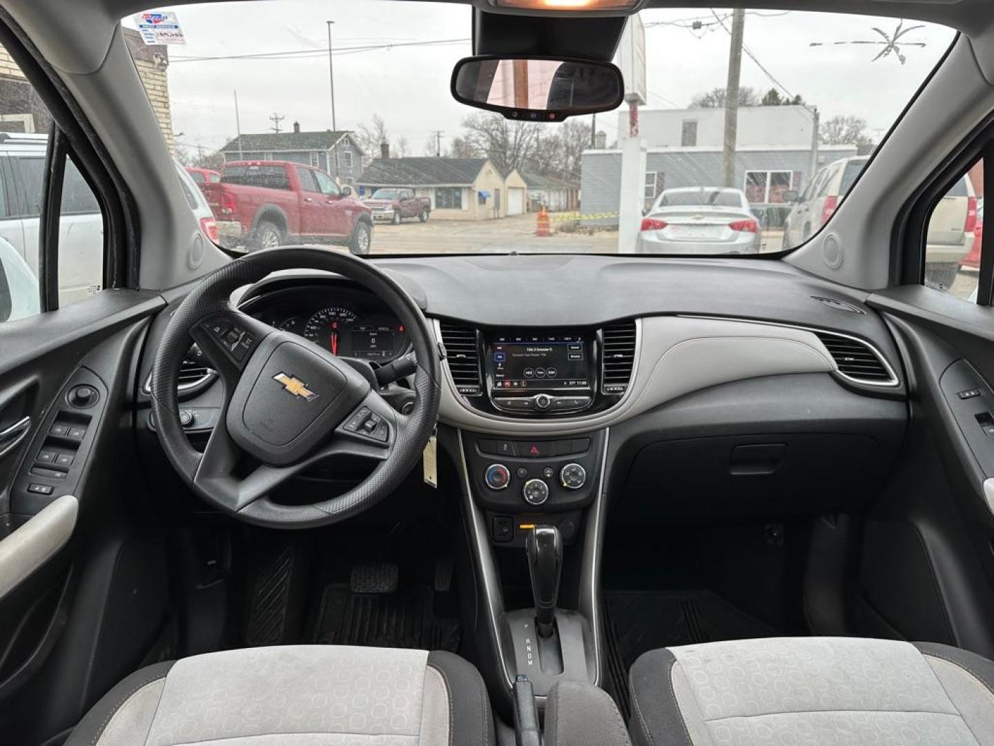 2018 WHITE CHEVROLET TRAX LS (3GNCJNSB1JL) with an 1.4L engine, Automatic transmission, located at 1708 Broadway, Rockford, IL, 61104, (815) 397-5010, 42.252522, -89.069359 - Photo#5