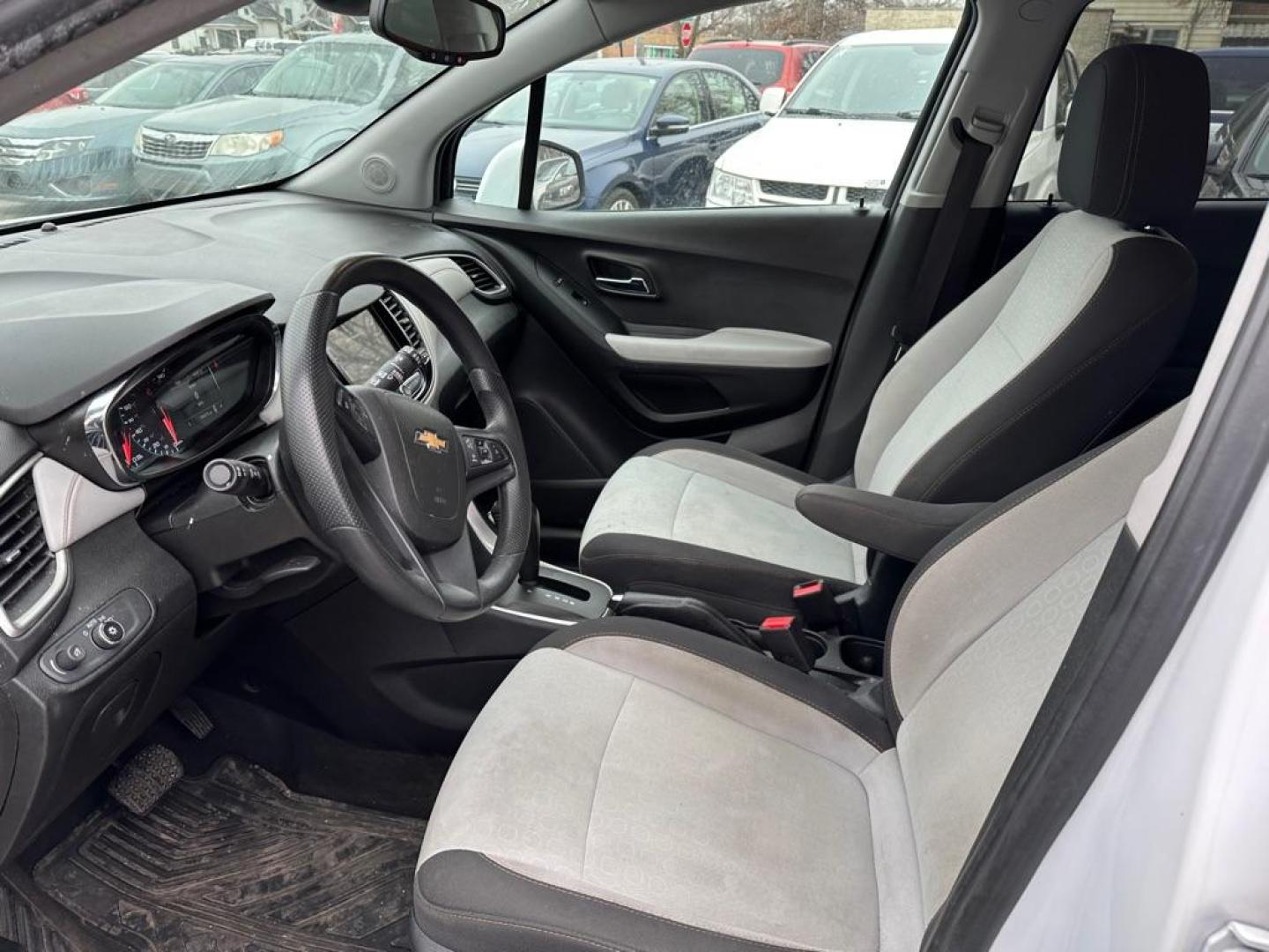 2018 WHITE CHEVROLET TRAX LS (3GNCJNSB1JL) with an 1.4L engine, Automatic transmission, located at 1708 Broadway, Rockford, IL, 61104, (815) 397-5010, 42.252522, -89.069359 - Photo#6