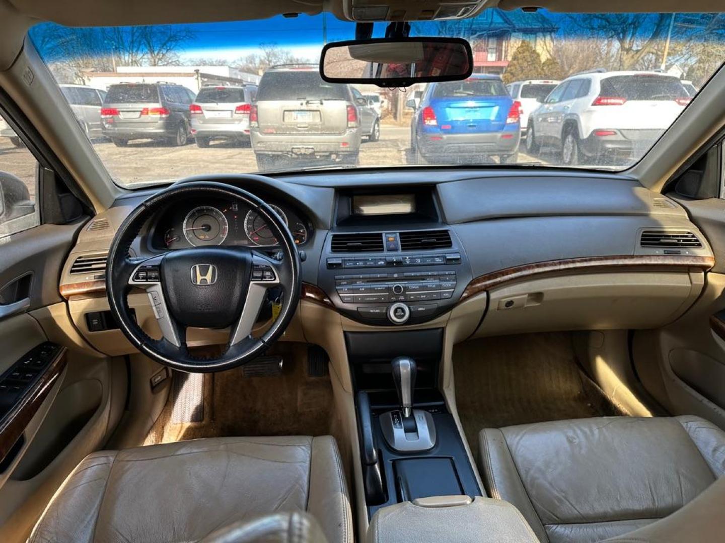 2010 WHITE HONDA ACCORD EXL (5KBCP3F89AB) with an 3.5L engine, Automatic transmission, located at 1708 Broadway, Rockford, IL, 61104, (815) 397-5010, 42.252522, -89.069359 - Photo#6