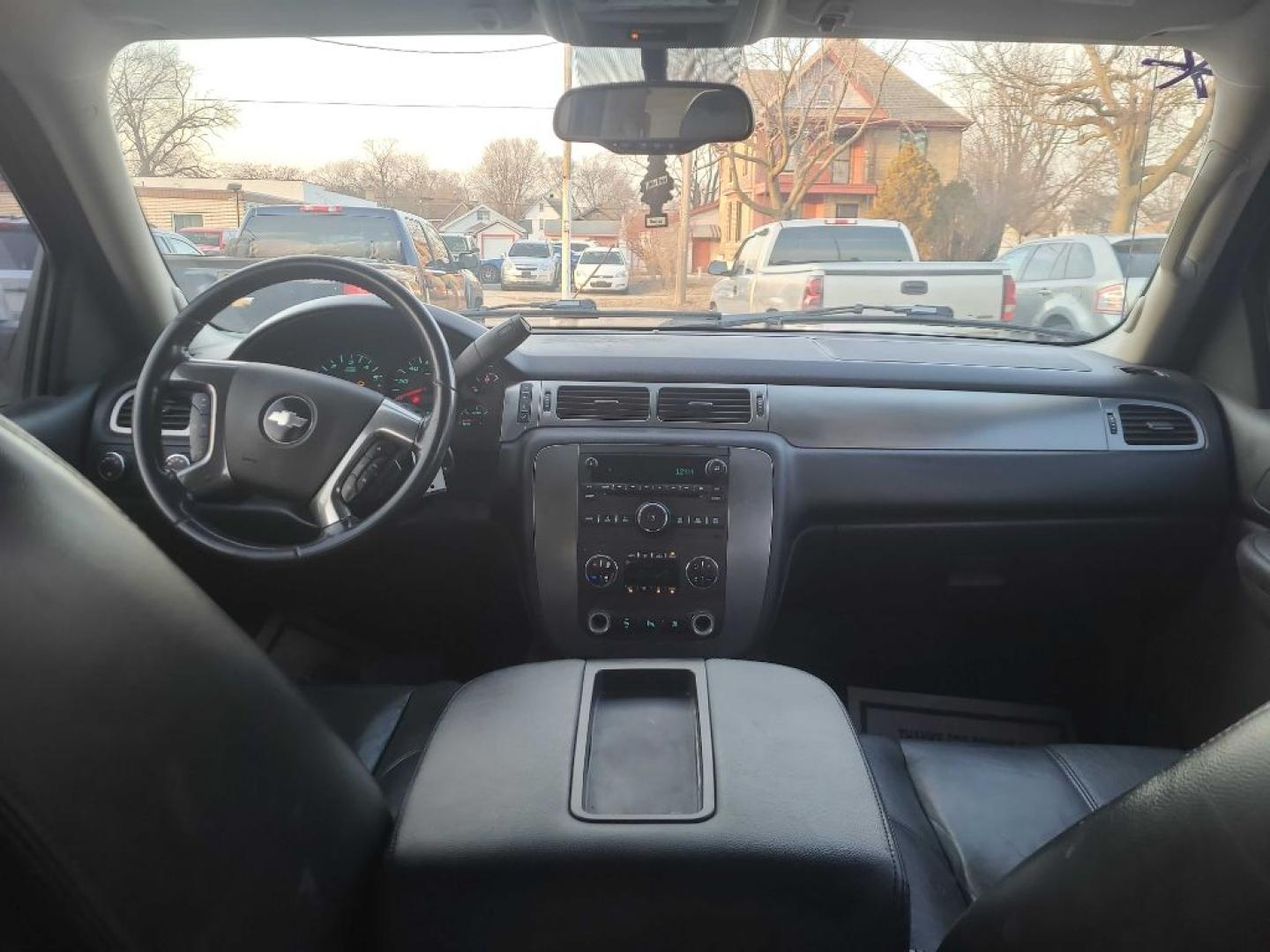 2007 GRAY CHEVROLET AVALANCHE 1500 (3GNFK12337G) with an 5.3L engine, Automatic transmission, located at 1708 Broadway, Rockford, IL, 61104, (815) 397-5010, 42.252522, -89.069359- Photo#2