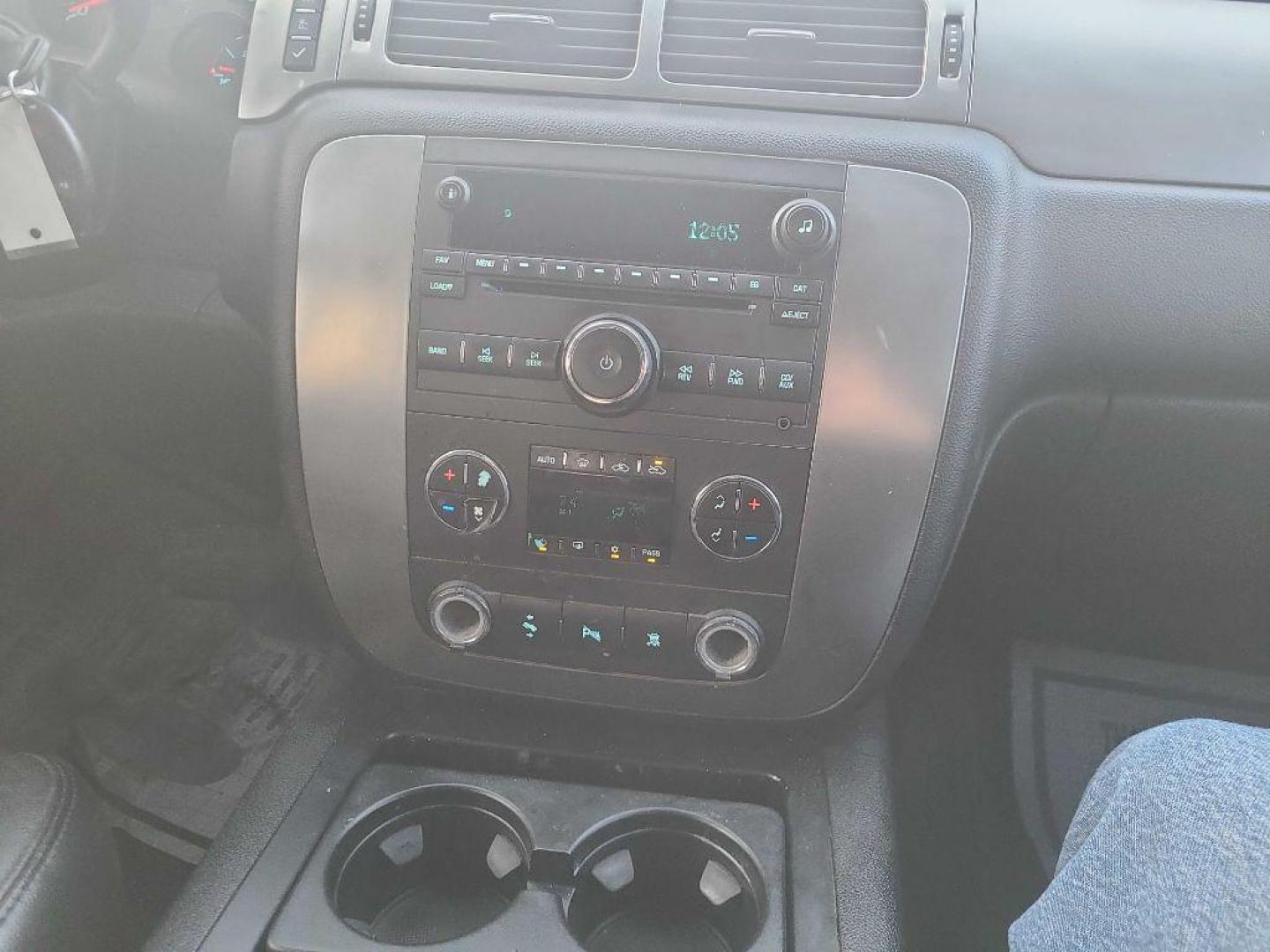 2007 GRAY CHEVROLET AVALANCHE 1500 (3GNFK12337G) with an 5.3L engine, Automatic transmission, located at 1708 Broadway, Rockford, IL, 61104, (815) 397-5010, 42.252522, -89.069359 - Photo#5