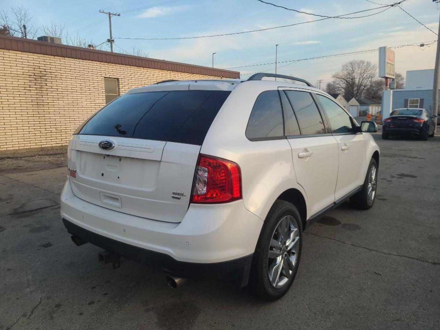 2012 WHITE FORD EDGE SEL (2FMDK4JC0CB) with an 3.5L engine, Automatic transmission, located at 1708 Broadway, Rockford, IL, 61104, (815) 397-5010, 42.252522, -89.069359 - Photo#1