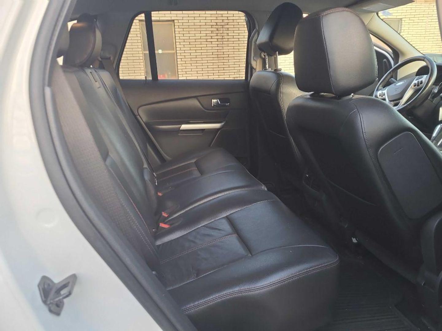 2012 WHITE FORD EDGE SEL (2FMDK4JC0CB) with an 3.5L engine, Automatic transmission, located at 1708 Broadway, Rockford, IL, 61104, (815) 397-5010, 42.252522, -89.069359 - Photo#2