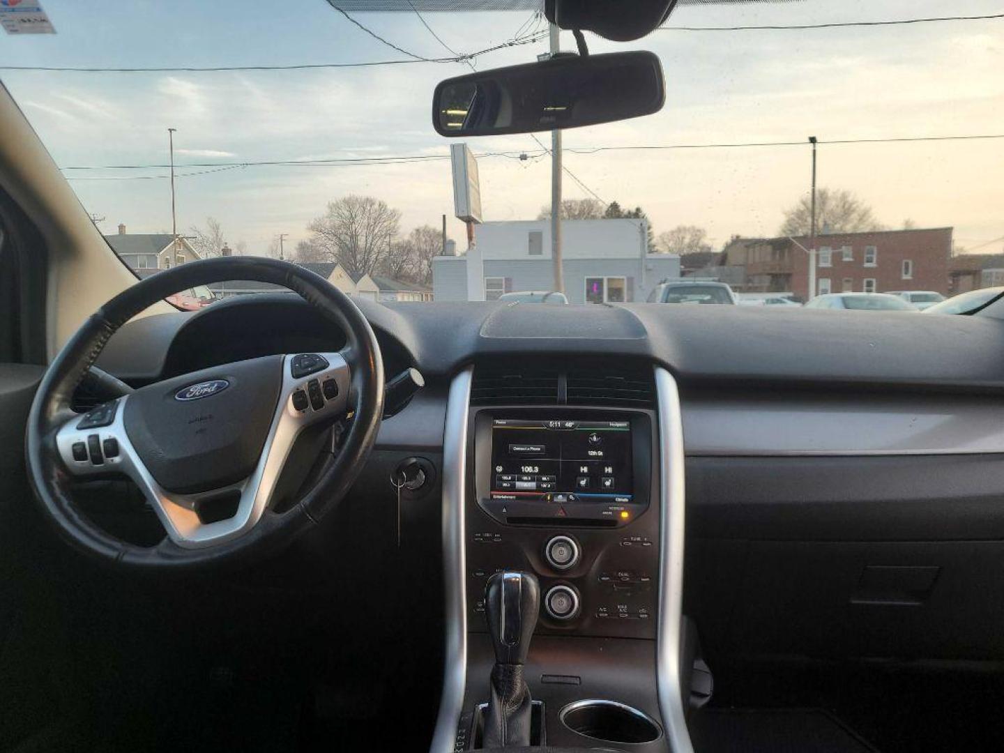 2012 WHITE FORD EDGE SEL (2FMDK4JC0CB) with an 3.5L engine, Automatic transmission, located at 1708 Broadway, Rockford, IL, 61104, (815) 397-5010, 42.252522, -89.069359 - Photo#4
