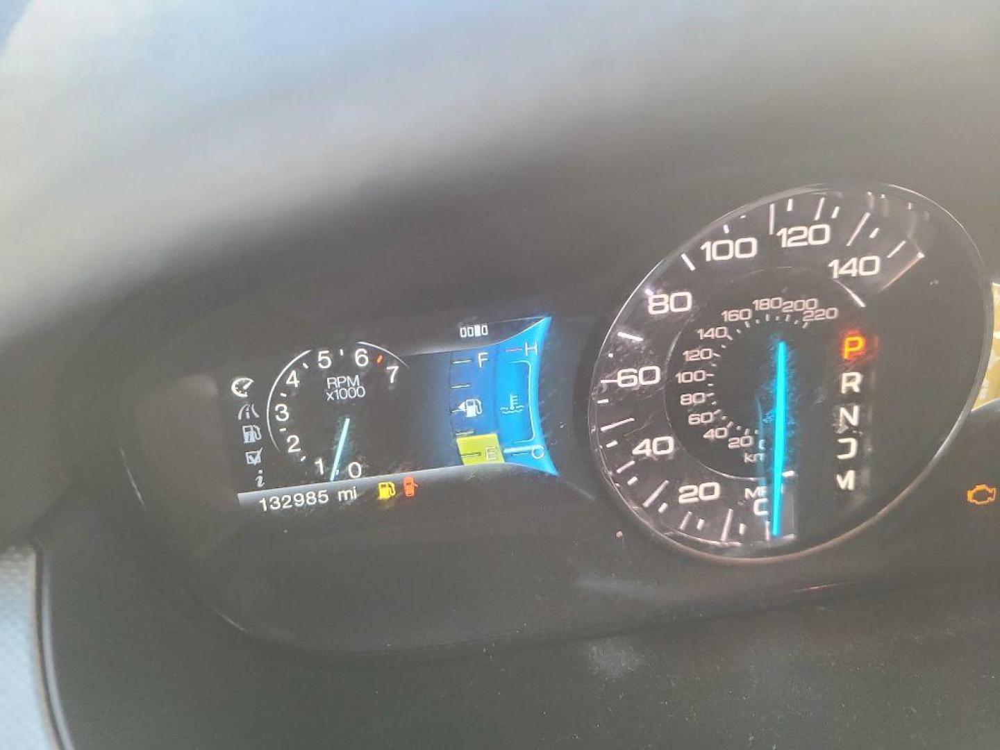 2012 WHITE FORD EDGE SEL (2FMDK4JC0CB) with an 3.5L engine, Automatic transmission, located at 1708 Broadway, Rockford, IL, 61104, (815) 397-5010, 42.252522, -89.069359 - Photo#5