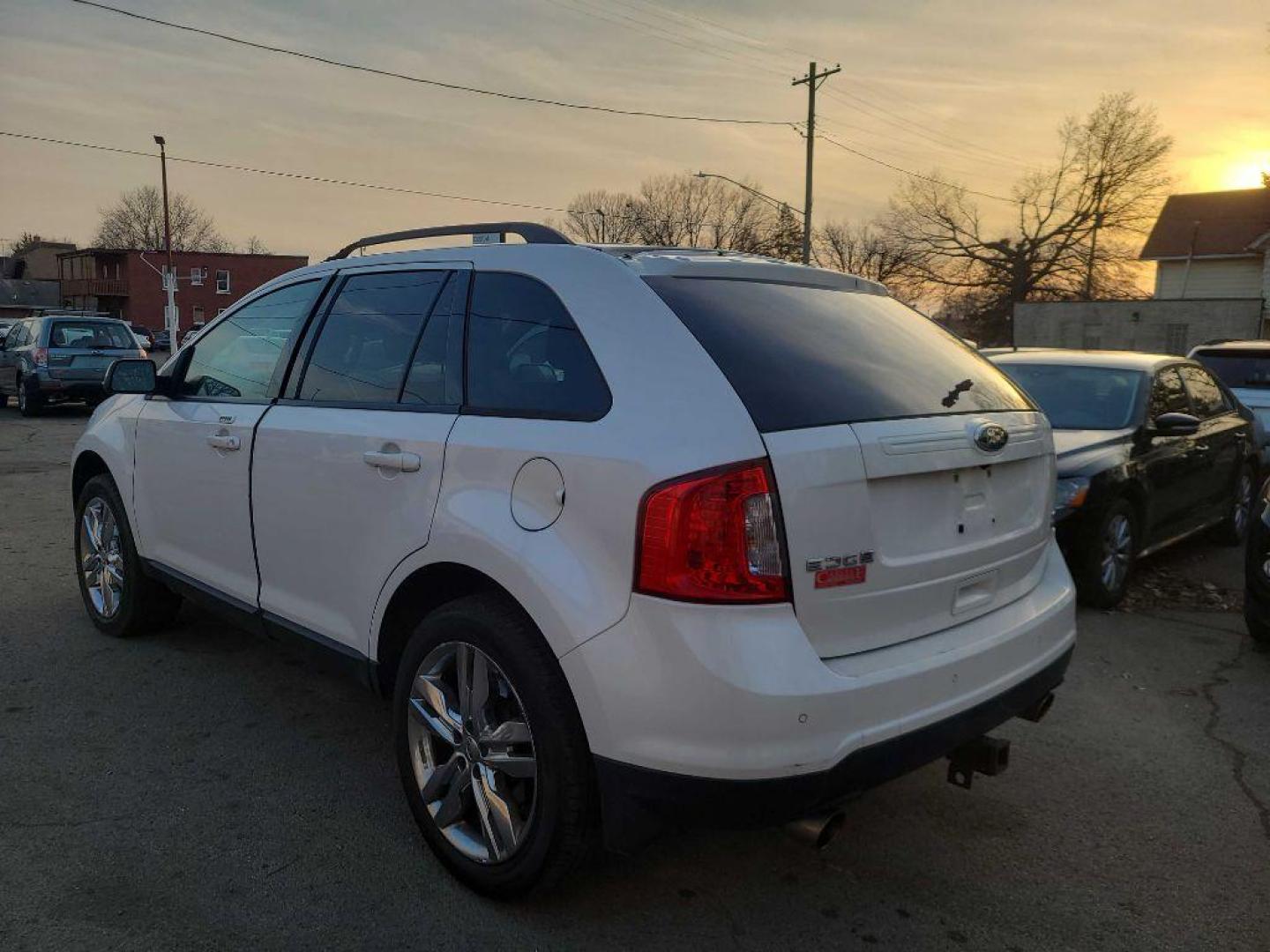 2012 WHITE FORD EDGE SEL (2FMDK4JC0CB) with an 3.5L engine, Automatic transmission, located at 1708 Broadway, Rockford, IL, 61104, (815) 397-5010, 42.252522, -89.069359 - Photo#6