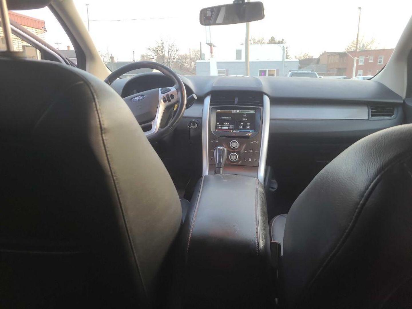 2012 WHITE FORD EDGE SEL (2FMDK4JC0CB) with an 3.5L engine, Automatic transmission, located at 1708 Broadway, Rockford, IL, 61104, (815) 397-5010, 42.252522, -89.069359 - Photo#7
