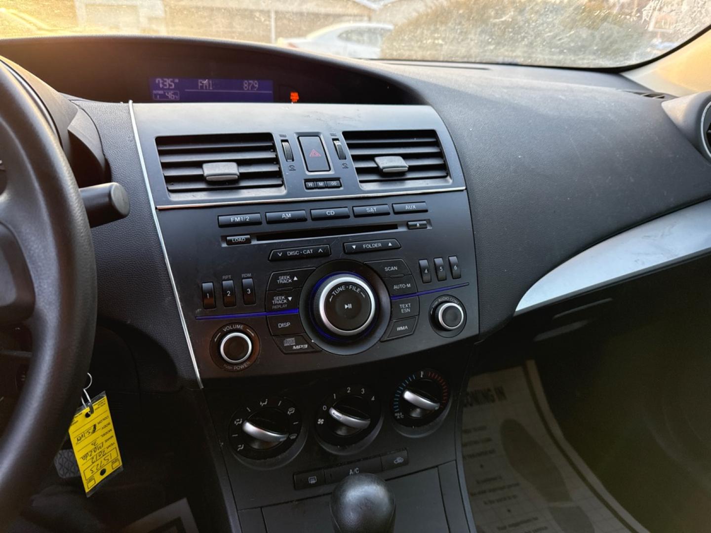 2012 SILVER MAZDA 3 I (JM1BL1UF1C1) with an 2.0L engine, Automatic transmission, located at 1708 Broadway, Rockford, IL, 61104, (815) 397-5010, 42.252522, -89.069359- Photo#6