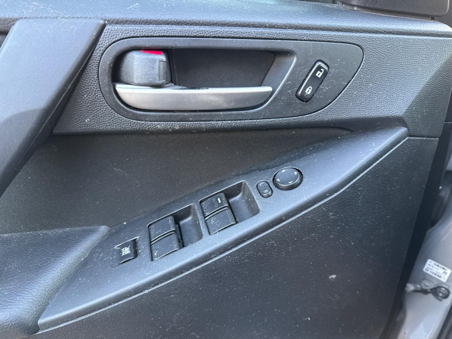 2012 SILVER MAZDA 3 I (JM1BL1UF1C1) with an 2.0L engine, Automatic transmission, located at 1708 Broadway, Rockford, IL, 61104, (815) 397-5010, 42.252522, -89.069359- Photo#8
