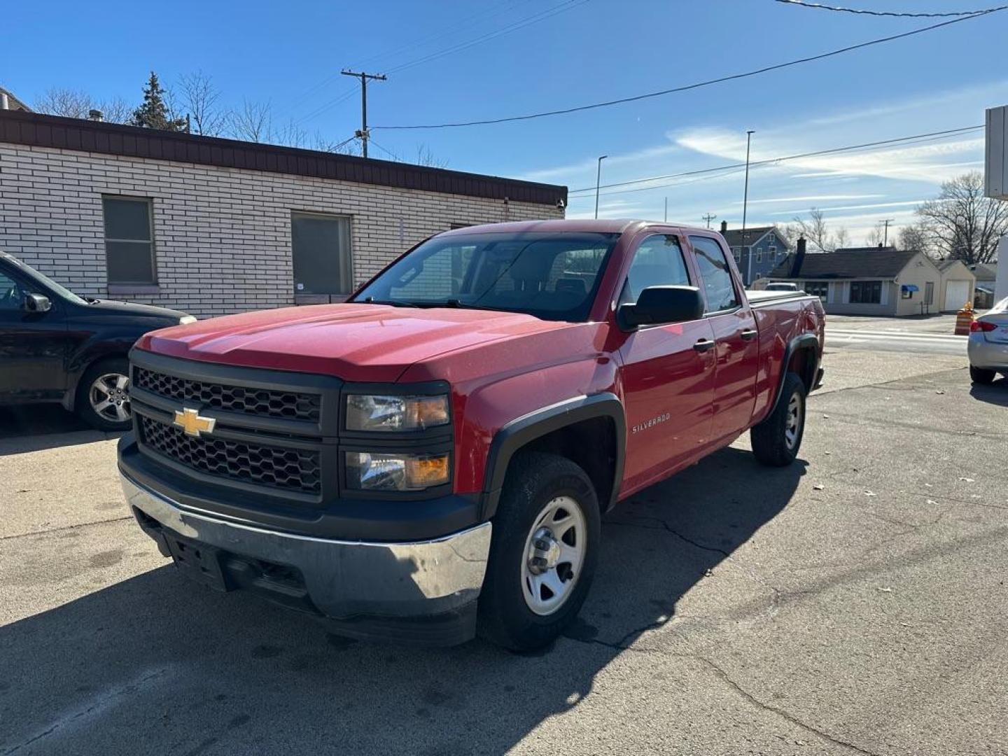 2014 RED CHEVROLET SILVERADO 1500 (1GCVKPEH9EZ) with an 4.3L engine, Automatic transmission, located at 1708 Broadway, Rockford, IL, 61104, (815) 397-5010, 42.252522, -89.069359 - Photo#0