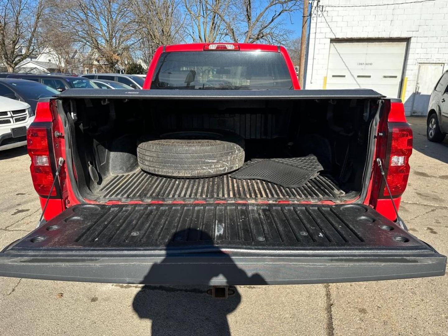 2014 RED CHEVROLET SILVERADO 1500 (1GCVKPEH9EZ) with an 4.3L engine, Automatic transmission, located at 1708 Broadway, Rockford, IL, 61104, (815) 397-5010, 42.252522, -89.069359 - Photo#3