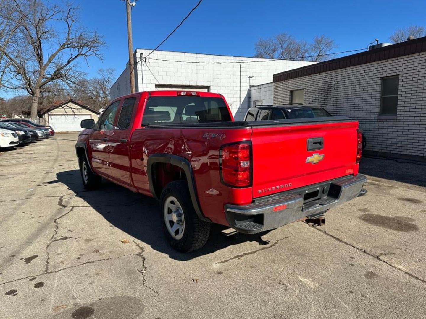 2014 RED CHEVROLET SILVERADO 1500 (1GCVKPEH9EZ) with an 4.3L engine, Automatic transmission, located at 1708 Broadway, Rockford, IL, 61104, (815) 397-5010, 42.252522, -89.069359 - Photo#4