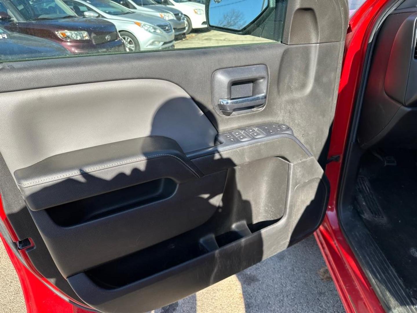 2014 RED CHEVROLET SILVERADO 1500 (1GCVKPEH9EZ) with an 4.3L engine, Automatic transmission, located at 1708 Broadway, Rockford, IL, 61104, (815) 397-5010, 42.252522, -89.069359 - Photo#8