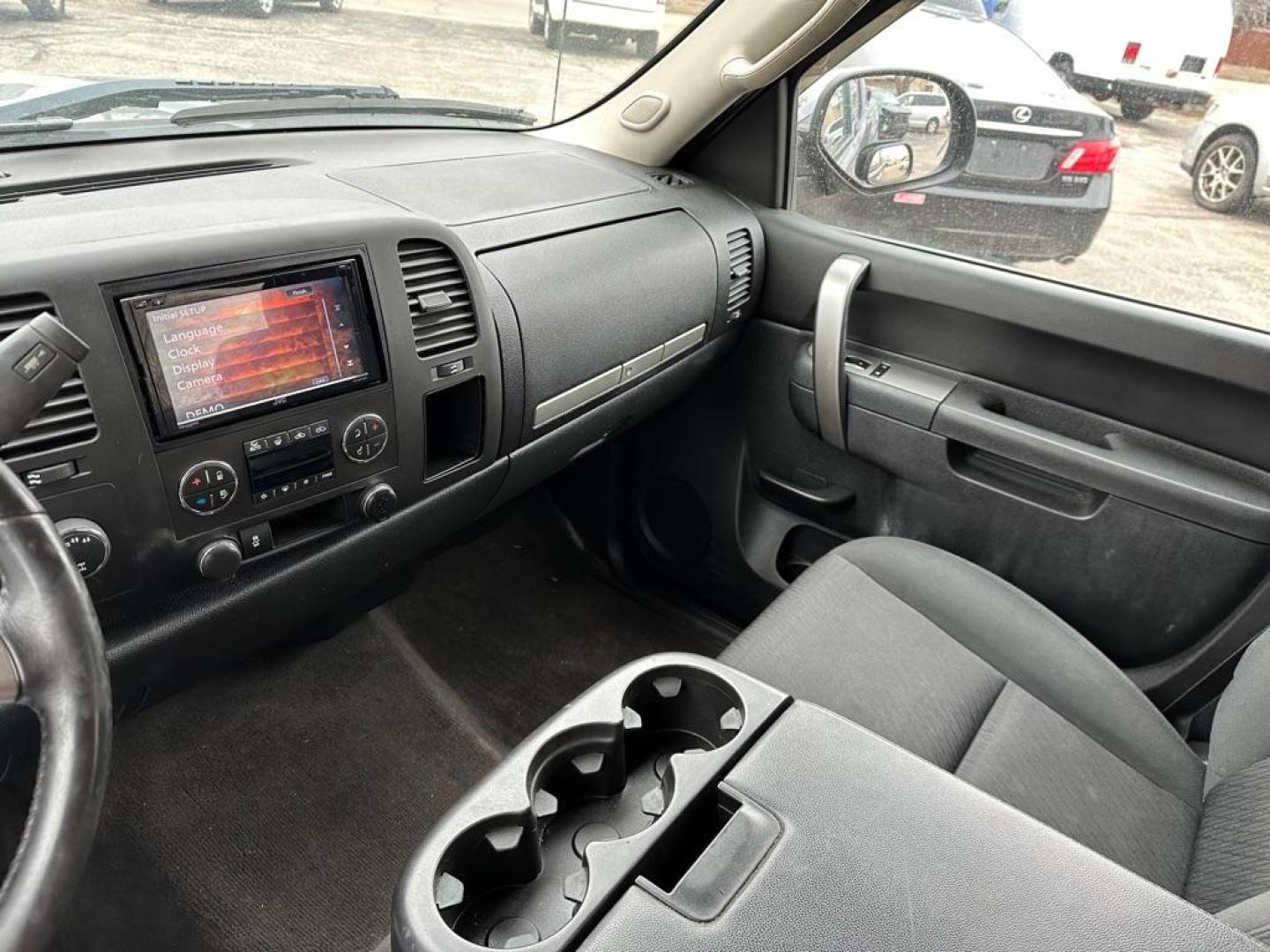 2013 GRAY CHEVROLET SILVERADO 1500 LT (1GCRKSE72DZ) with an 5.3L engine, Automatic transmission, located at 1708 Broadway, Rockford, IL, 61104, (815) 397-5010, 42.252522, -89.069359 - Photo#10