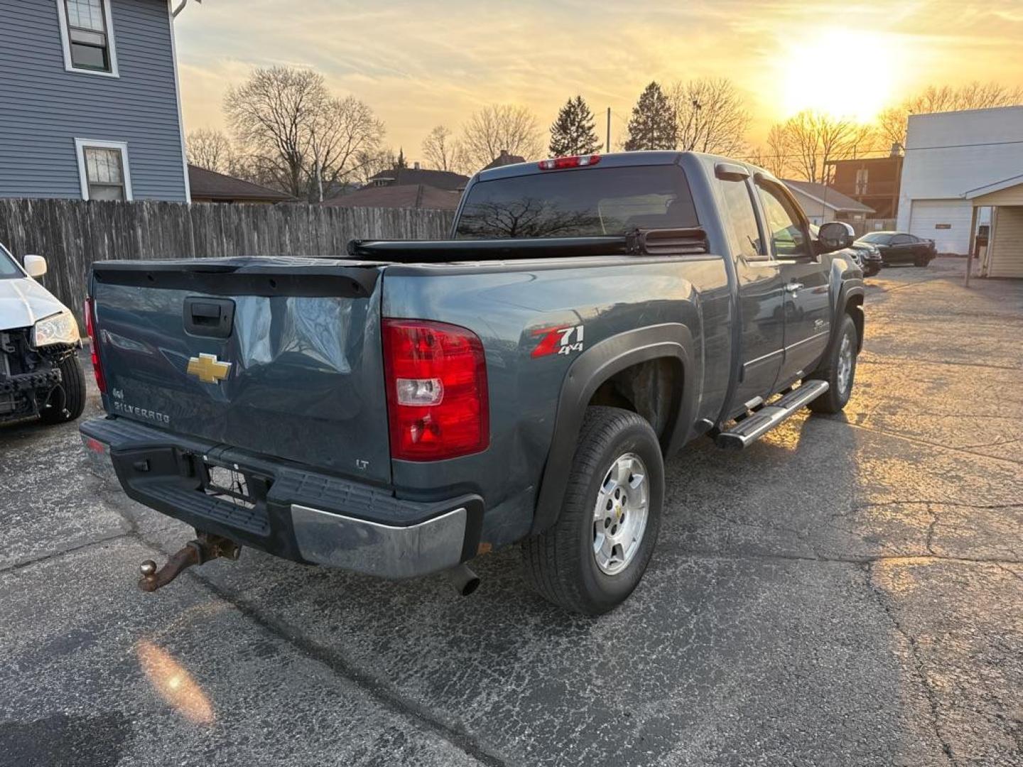 2013 GRAY CHEVROLET SILVERADO 1500 LT (1GCRKSE72DZ) with an 5.3L engine, Automatic transmission, located at 1708 Broadway, Rockford, IL, 61104, (815) 397-5010, 42.252522, -89.069359 - Photo#15
