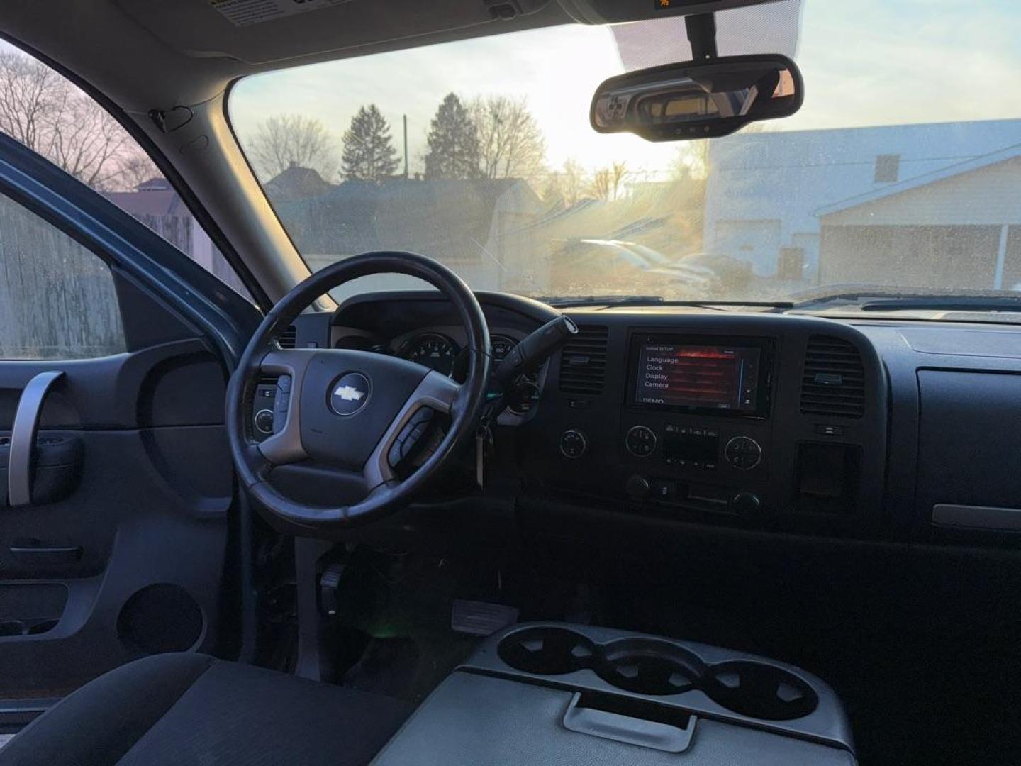 2013 GRAY CHEVROLET SILVERADO 1500 LT (1GCRKSE72DZ) with an 5.3L engine, Automatic transmission, located at 1708 Broadway, Rockford, IL, 61104, (815) 397-5010, 42.252522, -89.069359 - Photo#18
