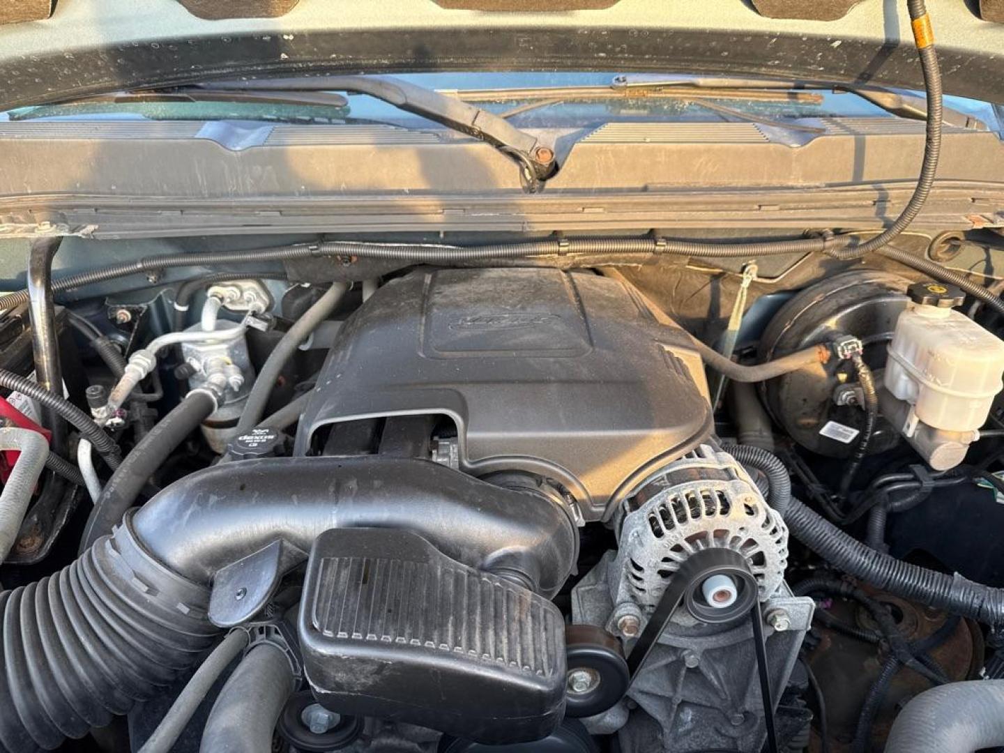 2013 GRAY CHEVROLET SILVERADO 1500 LT (1GCRKSE72DZ) with an 5.3L engine, Automatic transmission, located at 1708 Broadway, Rockford, IL, 61104, (815) 397-5010, 42.252522, -89.069359 - Photo#22
