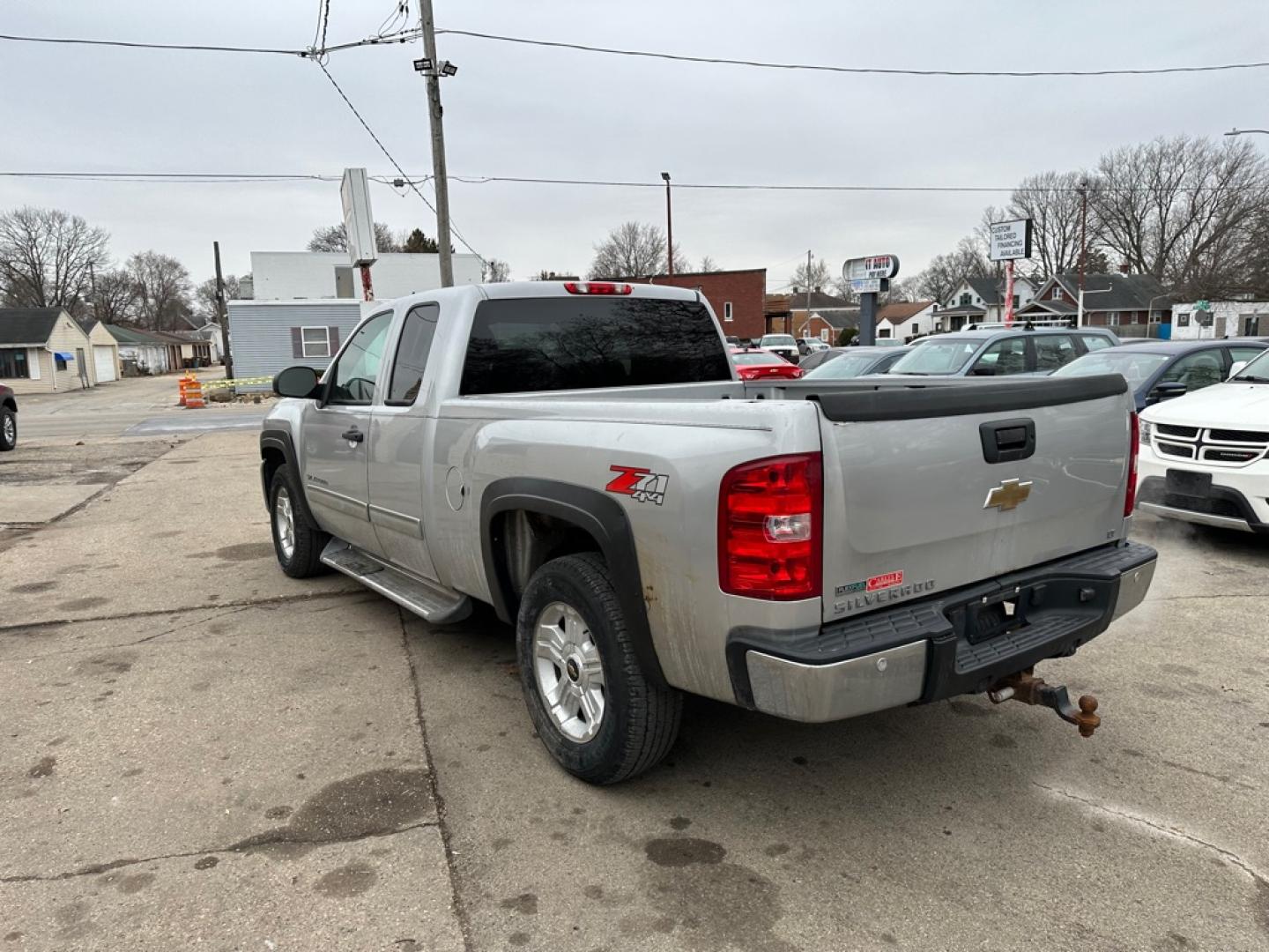 2010 SILVER CHEVROLET SILVERADO 1500 LT (1GCSKSE30AZ) with an 5.3L engine, Automatic transmission, located at 1708 Broadway, Rockford, IL, 61104, (815) 397-5010, 42.252522, -89.069359- Photo#3