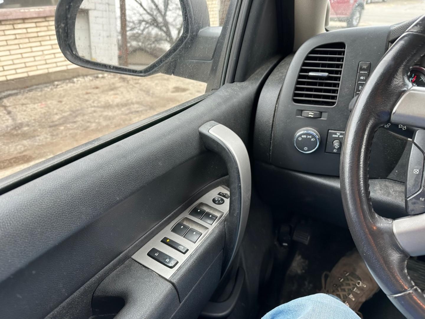 2010 SILVER CHEVROLET SILVERADO 1500 LT (1GCSKSE30AZ) with an 5.3L engine, Automatic transmission, located at 1708 Broadway, Rockford, IL, 61104, (815) 397-5010, 42.252522, -89.069359- Photo#7