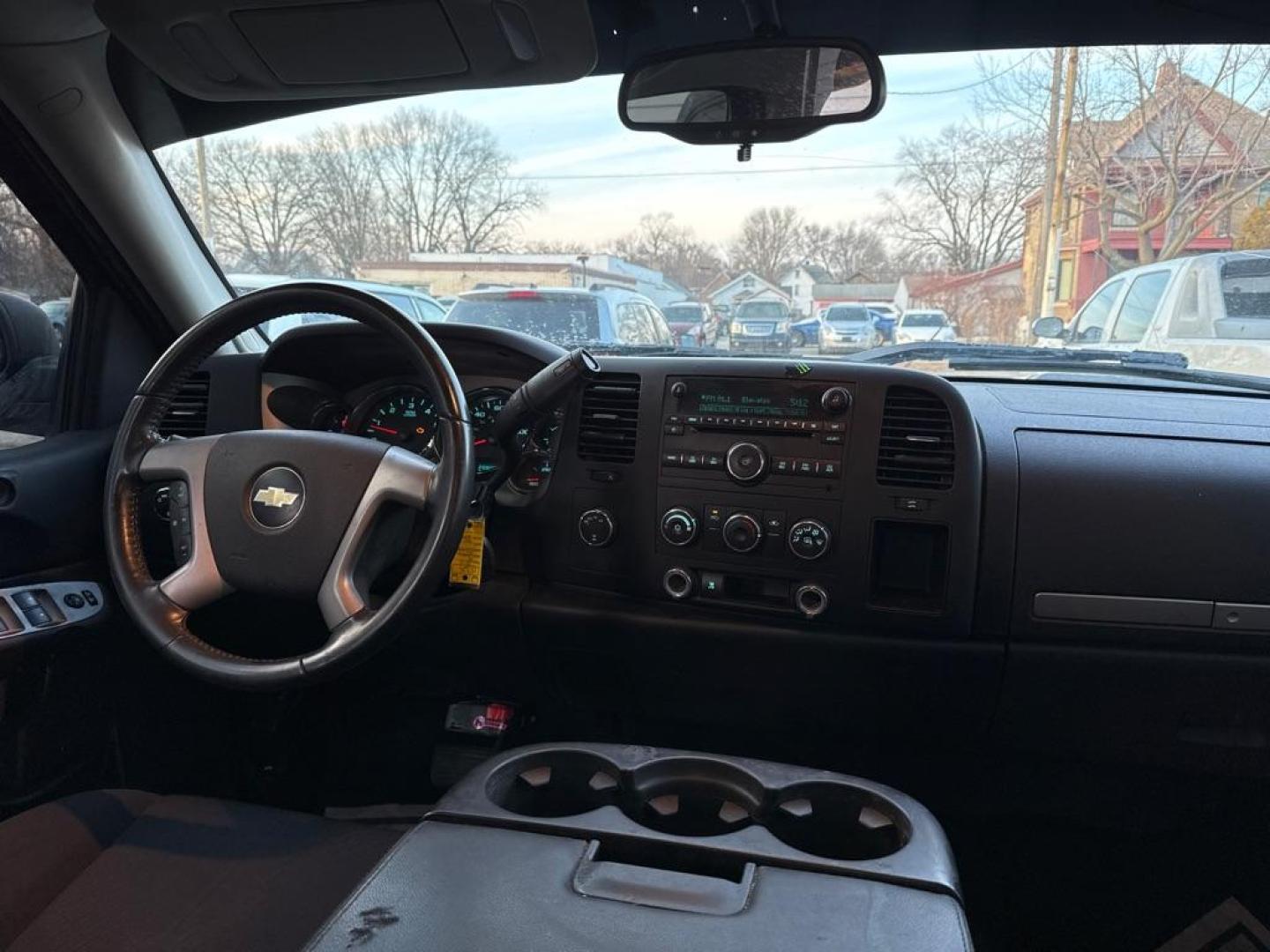 2010 BLUE CHEVROLET SILVERADO 1500 LT (3GCRKSE31AG) with an 5.3L engine, Automatic transmission, located at 1708 Broadway, Rockford, IL, 61104, (815) 397-5010, 42.252522, -89.069359 - Photo#5