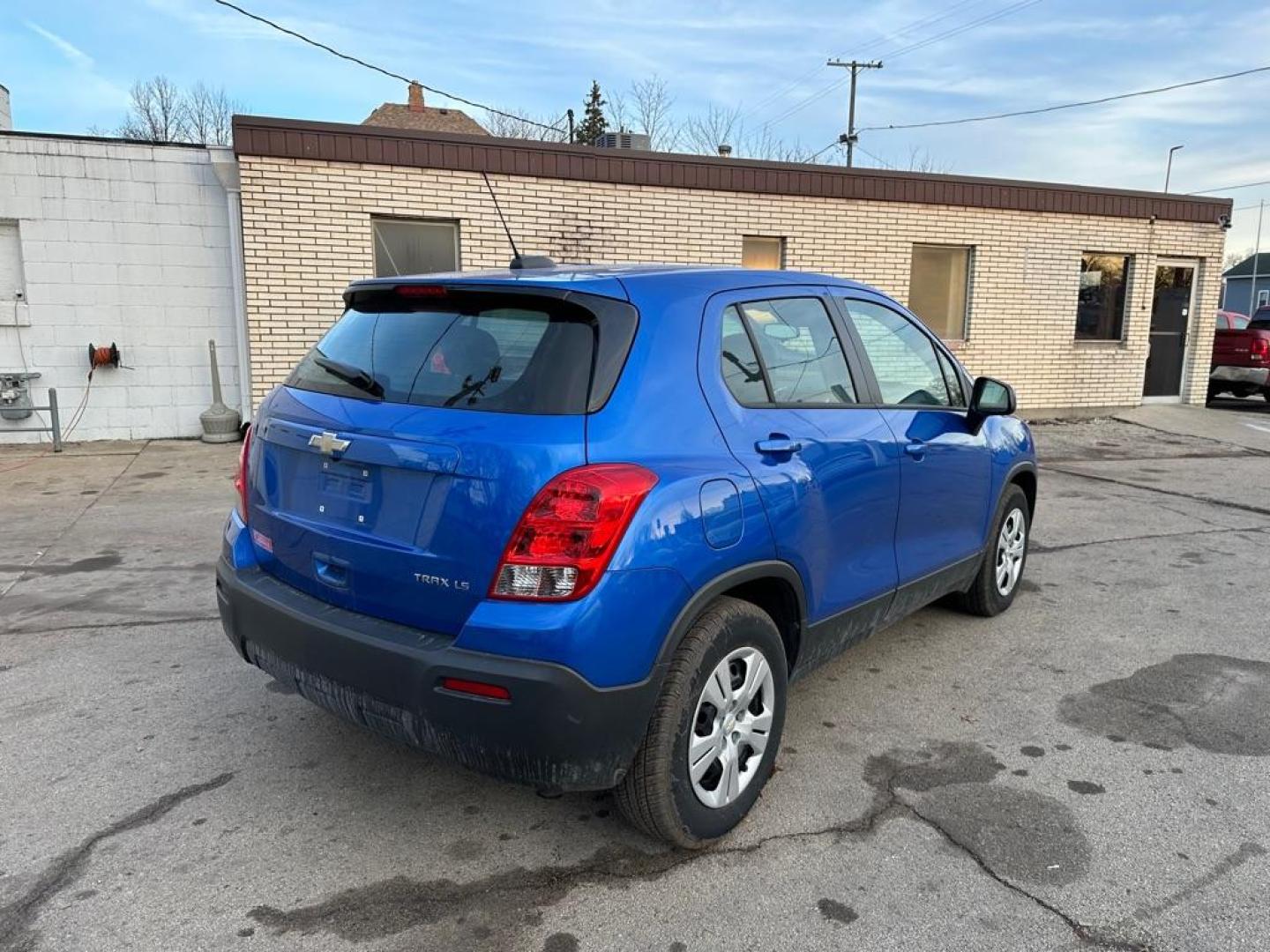 2015 BLUE CHEVROLET TRAX LS (KL7CJKSBXFB) with an 1.4L engine, Automatic transmission, located at 1708 Broadway, Rockford, IL, 61104, (815) 397-5010, 42.252522, -89.069359 - Photo#3
