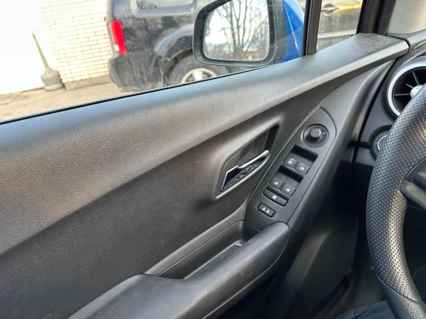 2015 BLUE CHEVROLET TRAX LS (KL7CJKSBXFB) with an 1.4L engine, Automatic transmission, located at 1708 Broadway, Rockford, IL, 61104, (815) 397-5010, 42.252522, -89.069359 - Photo#8
