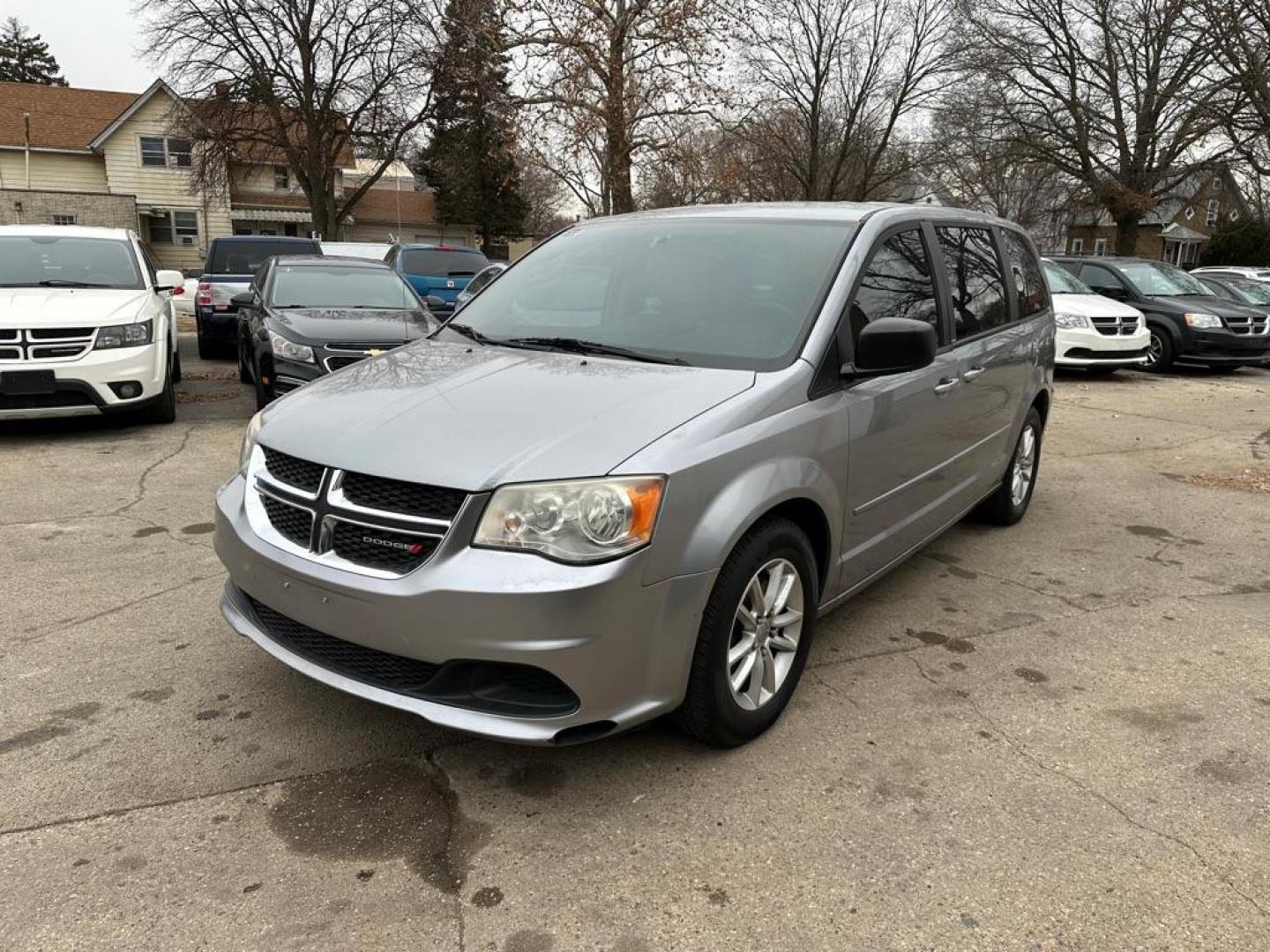 2014 SILVER DODGE GRAND CARAVAN SE (2C4RDGBG3ER) with an 3.6L engine, Automatic transmission, located at 1708 Broadway, Rockford, IL, 61104, (815) 397-5010, 42.252522, -89.069359 - Photo#0