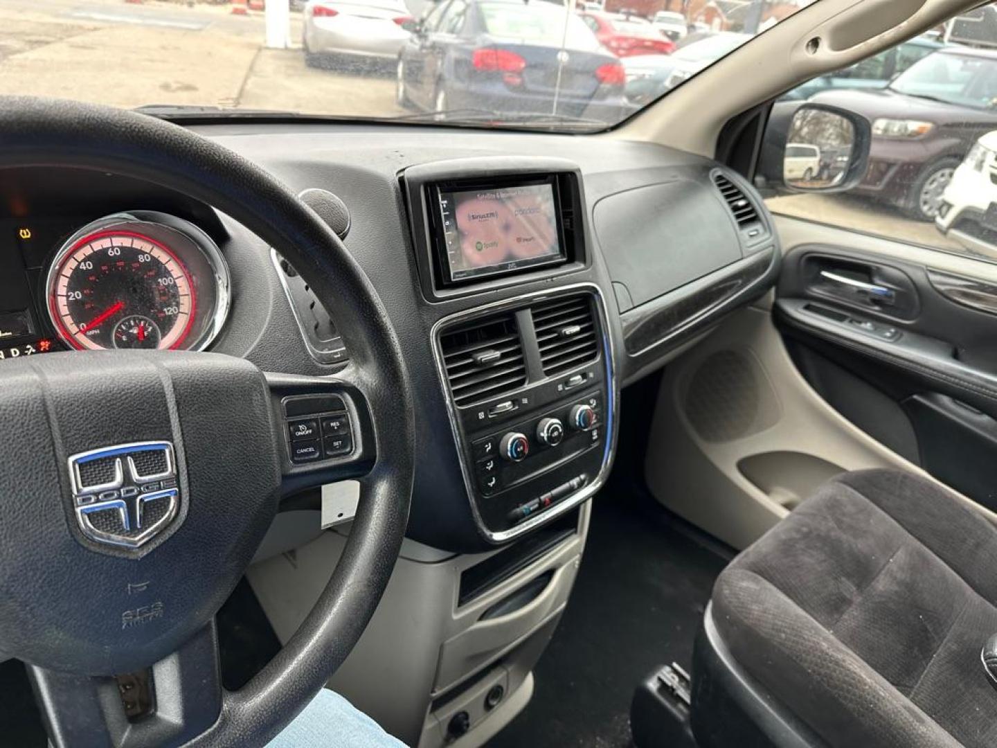 2014 SILVER DODGE GRAND CARAVAN SE (2C4RDGBG3ER) with an 3.6L engine, Automatic transmission, located at 1708 Broadway, Rockford, IL, 61104, (815) 397-5010, 42.252522, -89.069359 - Photo#9