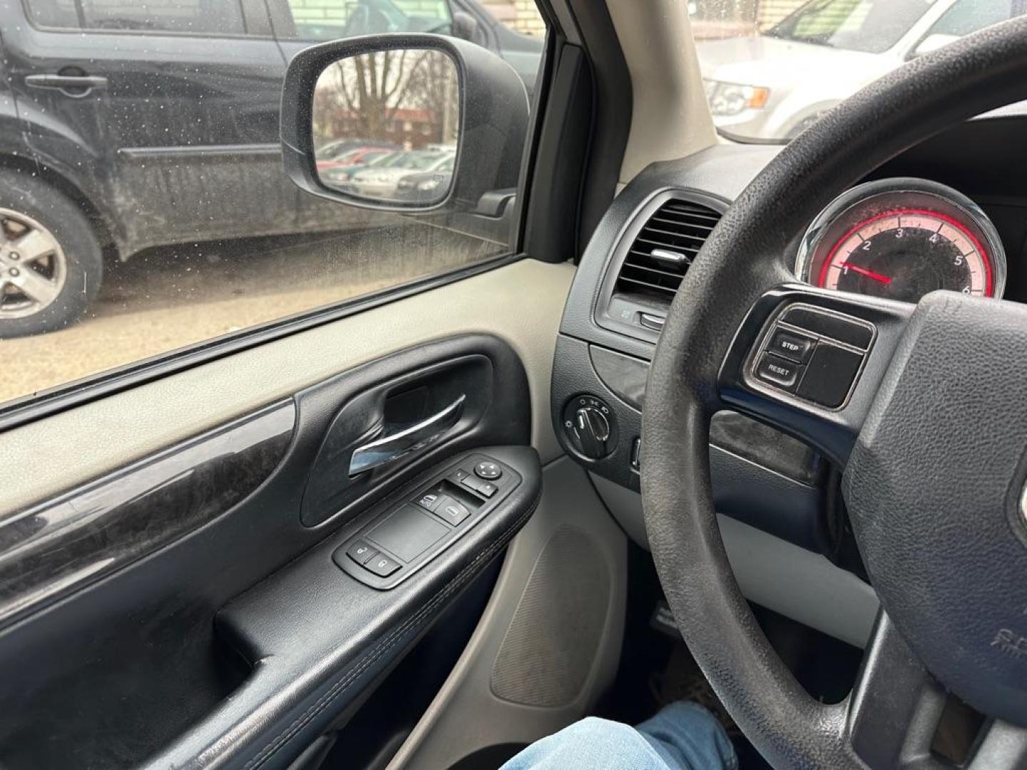 2014 SILVER DODGE GRAND CARAVAN SE (2C4RDGBG3ER) with an 3.6L engine, Automatic transmission, located at 1708 Broadway, Rockford, IL, 61104, (815) 397-5010, 42.252522, -89.069359 - Photo#10