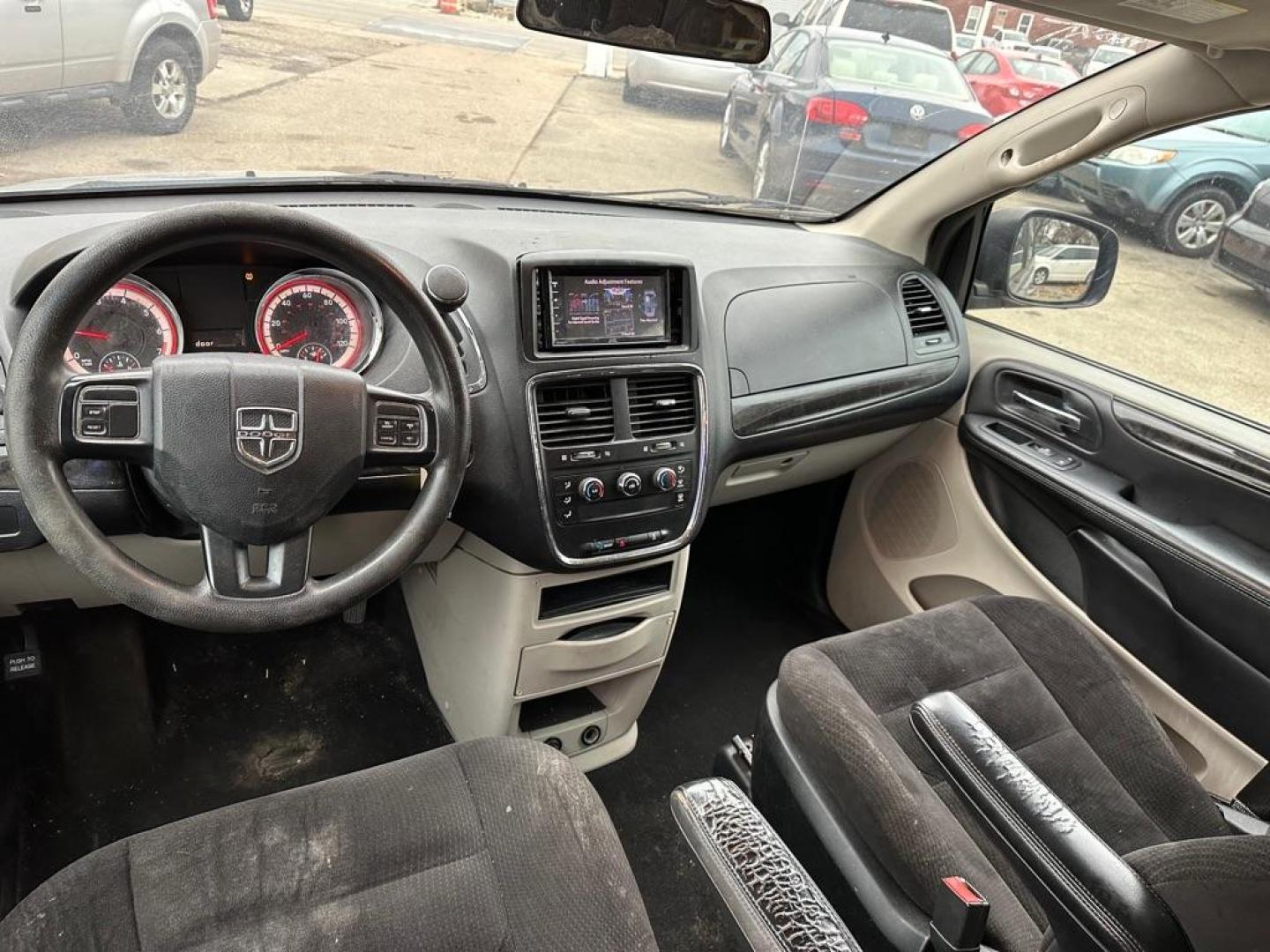 2014 SILVER DODGE GRAND CARAVAN SE (2C4RDGBG3ER) with an 3.6L engine, Automatic transmission, located at 1708 Broadway, Rockford, IL, 61104, (815) 397-5010, 42.252522, -89.069359 - Photo#6