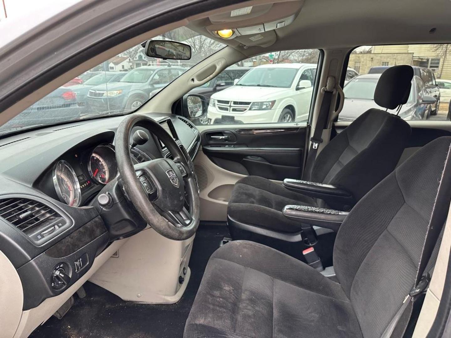 2014 SILVER DODGE GRAND CARAVAN SE (2C4RDGBG3ER) with an 3.6L engine, Automatic transmission, located at 1708 Broadway, Rockford, IL, 61104, (815) 397-5010, 42.252522, -89.069359 - Photo#7