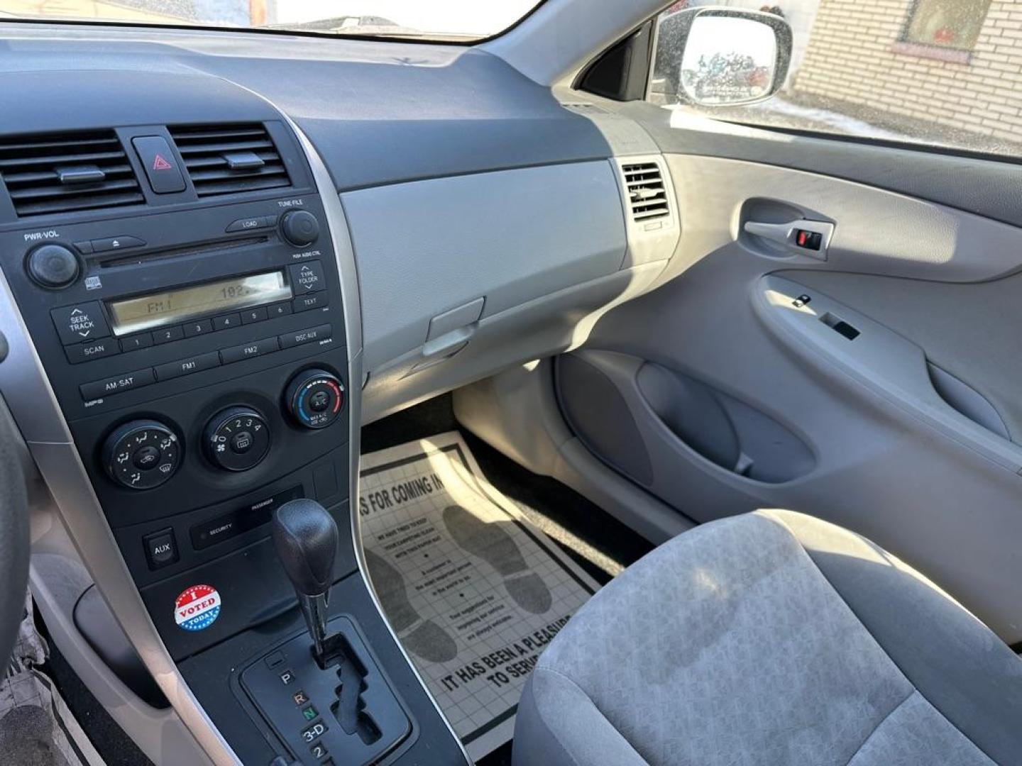 2009 SILVER TOYOTA COROLLA BASE (JTDBL40E799) with an 1.8L engine, Automatic transmission, located at 1708 Broadway, Rockford, IL, 61104, (815) 397-5010, 42.252522, -89.069359 - Photo#9