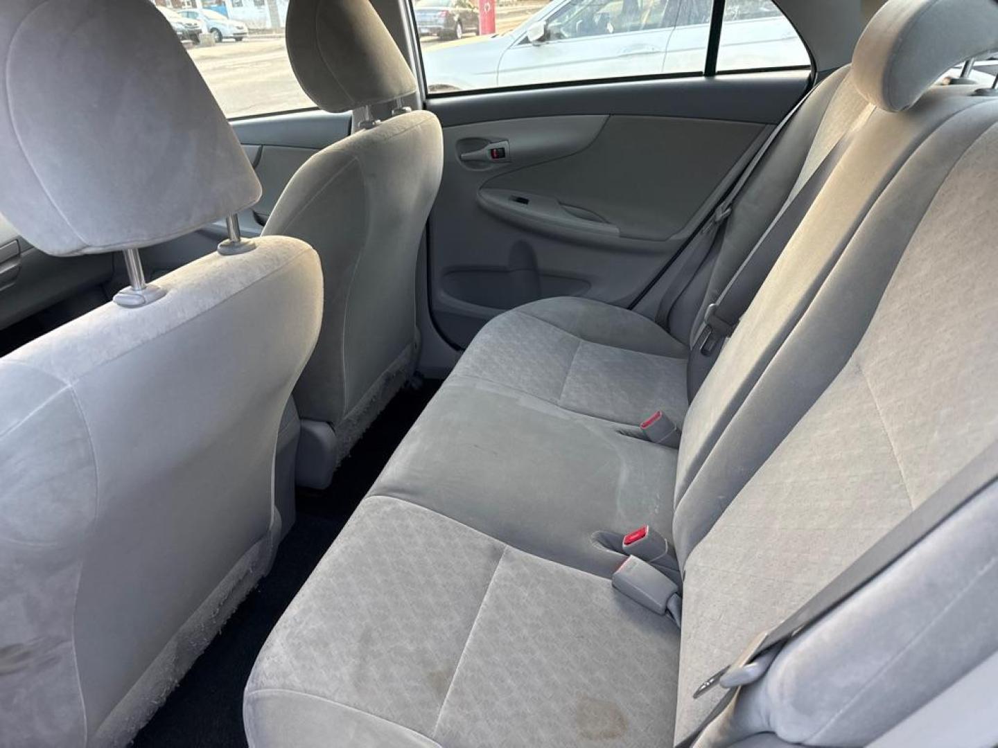 2009 SILVER TOYOTA COROLLA BASE (JTDBL40E799) with an 1.8L engine, Automatic transmission, located at 1708 Broadway, Rockford, IL, 61104, (815) 397-5010, 42.252522, -89.069359 - Photo#16