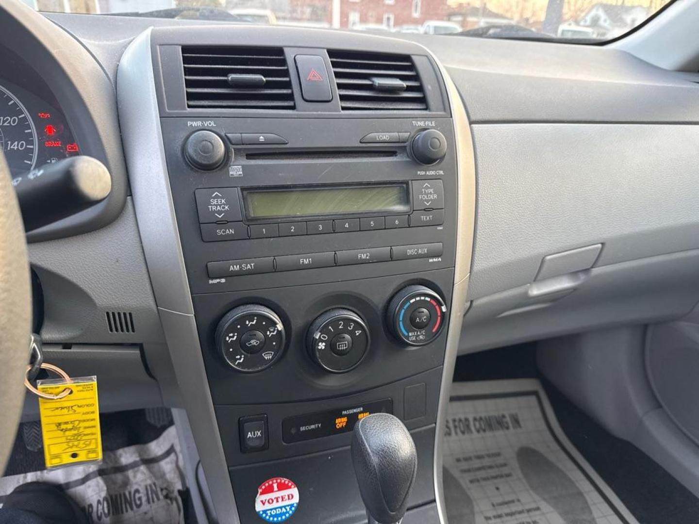 2009 SILVER TOYOTA COROLLA BASE (JTDBL40E799) with an 1.8L engine, Automatic transmission, located at 1708 Broadway, Rockford, IL, 61104, (815) 397-5010, 42.252522, -89.069359 - Photo#18