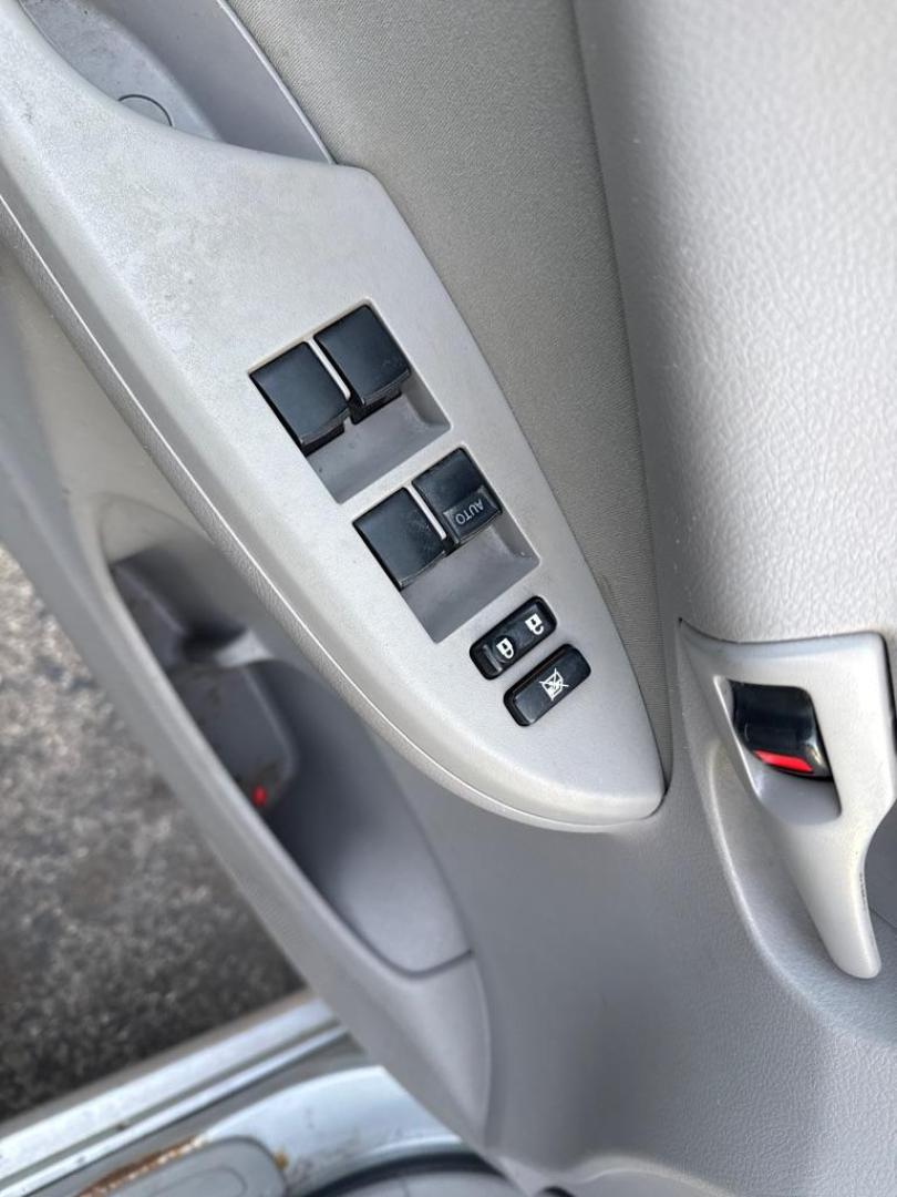 2009 SILVER TOYOTA COROLLA BASE (JTDBL40E799) with an 1.8L engine, Automatic transmission, located at 1708 Broadway, Rockford, IL, 61104, (815) 397-5010, 42.252522, -89.069359 - Photo#20