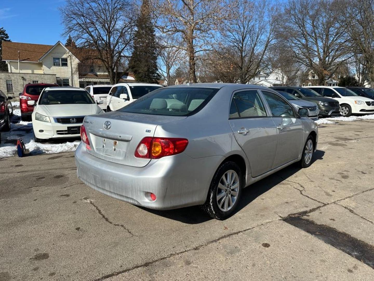 2009 SILVER TOYOTA COROLLA BASE (JTDBL40E799) with an 1.8L engine, Automatic transmission, located at 1708 Broadway, Rockford, IL, 61104, (815) 397-5010, 42.252522, -89.069359 - Photo#2