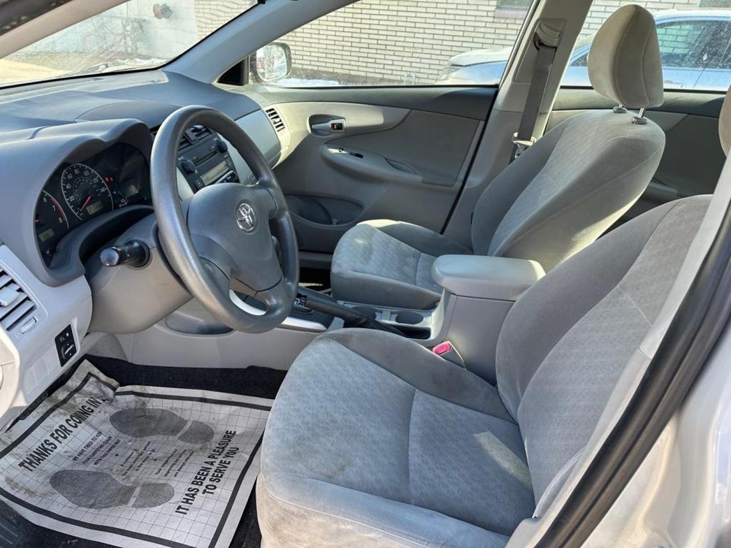 2009 SILVER TOYOTA COROLLA BASE (JTDBL40E799) with an 1.8L engine, Automatic transmission, located at 1708 Broadway, Rockford, IL, 61104, (815) 397-5010, 42.252522, -89.069359 - Photo#6