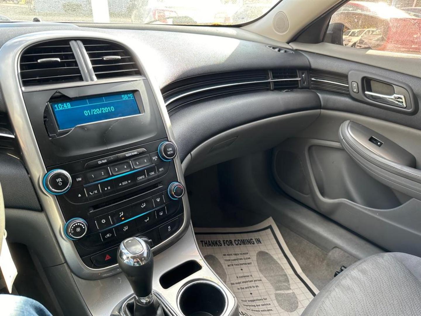 2016 SILVER CHEVROLET MALIBU LIMITED LS (1G11B5SA6GF) with an 2.5L engine, Automatic transmission, located at 1708 Broadway, Rockford, IL, 61104, (815) 397-5010, 42.252522, -89.069359 - Photo#9