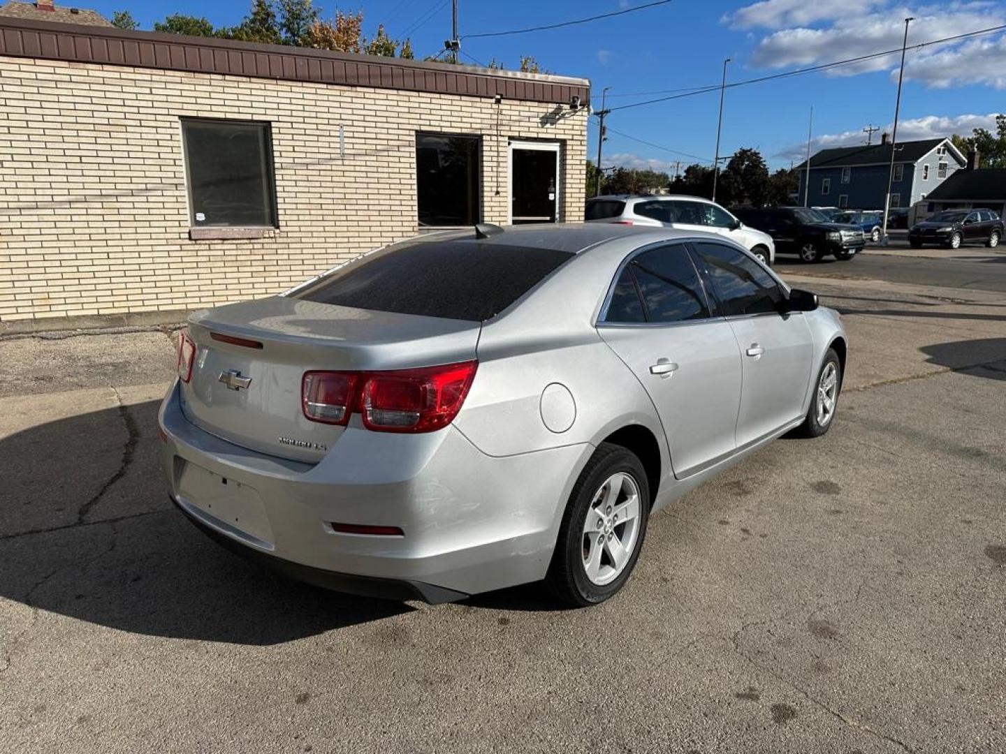 2016 SILVER CHEVROLET MALIBU LIMITED LS (1G11B5SA6GF) with an 2.5L engine, Automatic transmission, located at 1708 Broadway, Rockford, IL, 61104, (815) 397-5010, 42.252522, -89.069359 - Photo#4