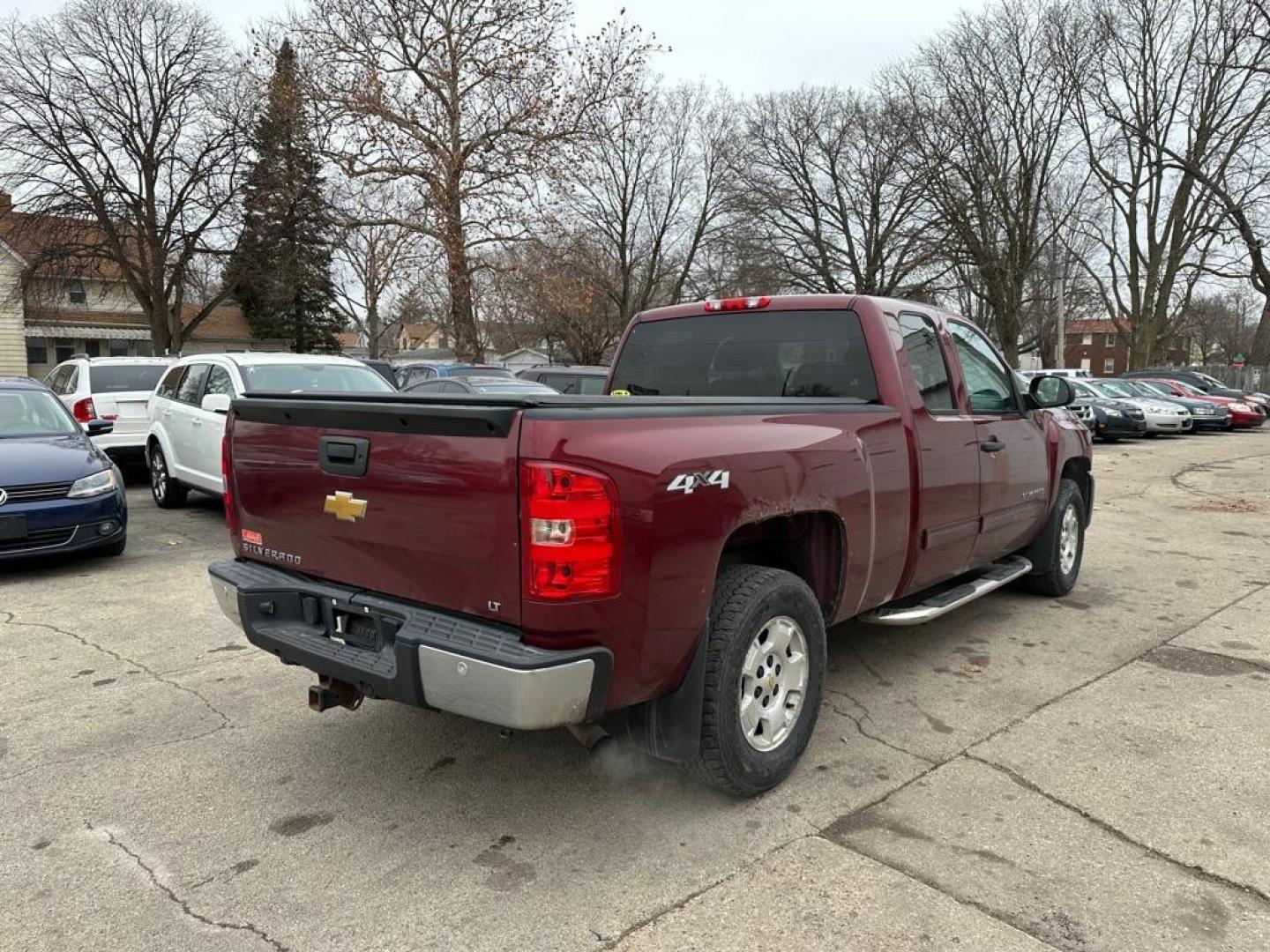 2013 RED CHEVROLET SILVERADO 1500 LT (1GCRKSE76DZ) with an 5.3L engine, Automatic transmission, located at 1708 Broadway, Rockford, IL, 61104, (815) 397-5010, 42.252522, -89.069359- Photo#5