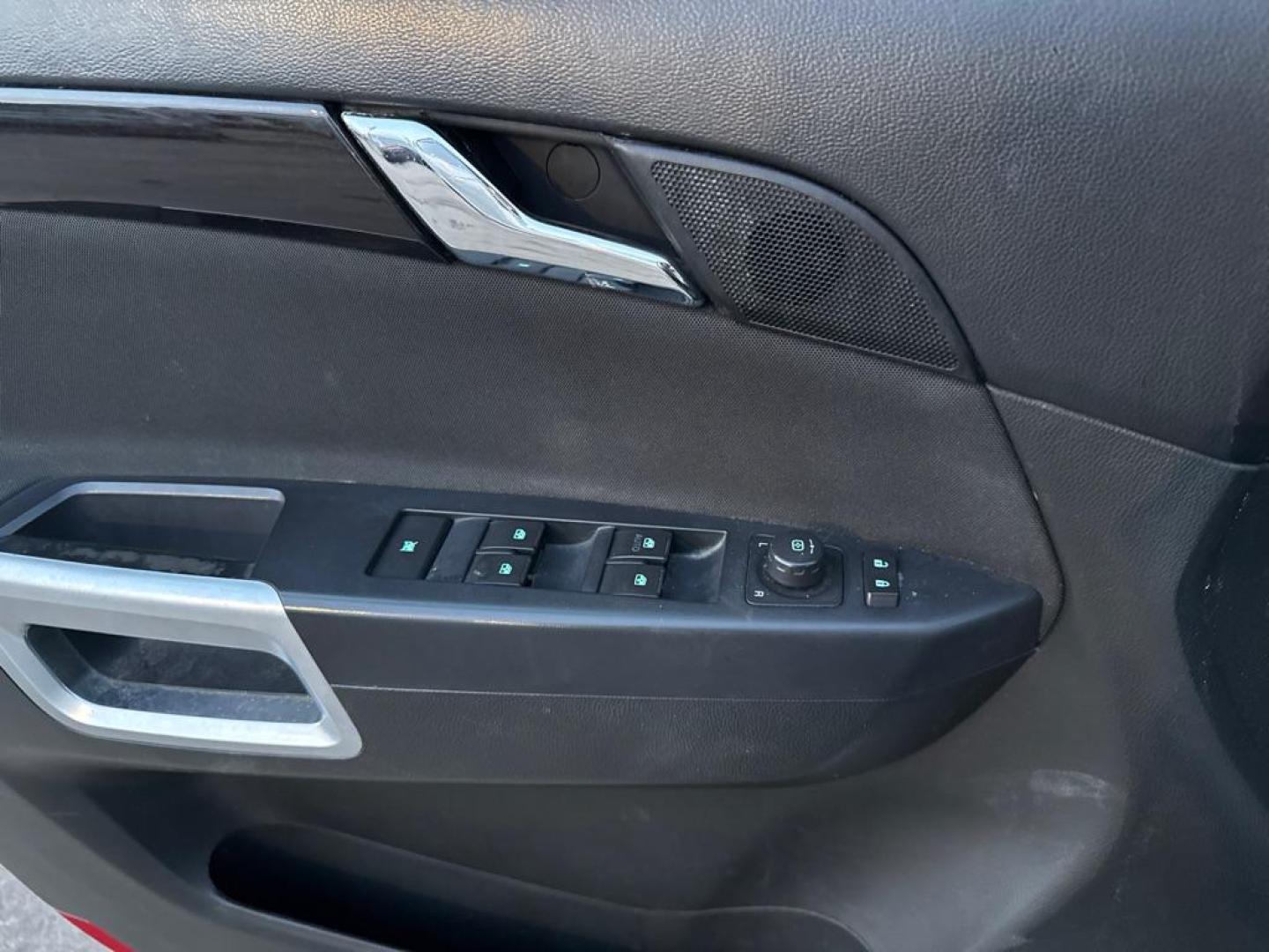 2013 SILVER CHEVROLET CAPTIVA LT (3GNAL3EK6DS) with an 2.4L engine, Automatic transmission, located at 1708 Broadway, Rockford, IL, 61104, (815) 397-5010, 42.252522, -89.069359 - Photo#8
