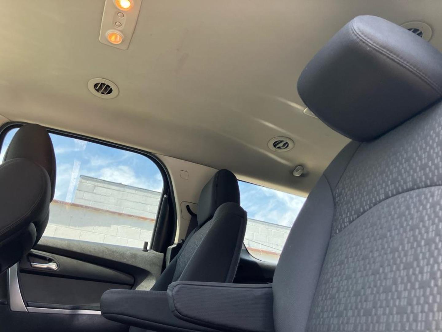 2012 BLACK GMC ACADIA SLE (1GKKRPED6CJ) with an 3.6L engine, Automatic transmission, located at 1708 Broadway, Rockford, IL, 61104, (815) 397-5010, 42.252522, -89.069359 - Photo#5
