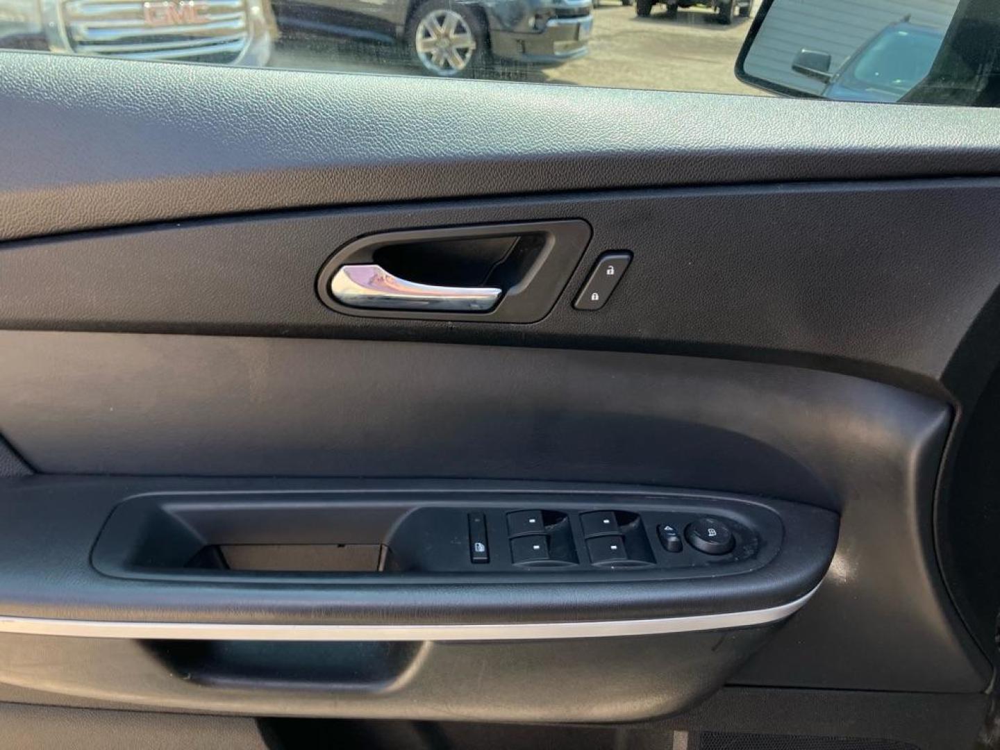 2012 BLACK GMC ACADIA SLE (1GKKRPED6CJ) with an 3.6L engine, Automatic transmission, located at 1708 Broadway, Rockford, IL, 61104, (815) 397-5010, 42.252522, -89.069359 - Photo#7