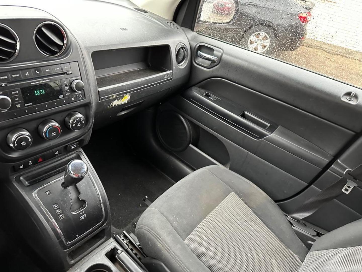 2012 WHITE JEEP COMPASS (1C4NJDAB6CD) with an 2.4L engine, Continuously Variable transmission, located at 1708 Broadway, Rockford, IL, 61104, (815) 397-5010, 42.252522, -89.069359 - Photo#10
