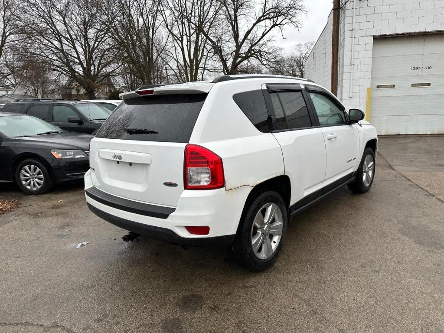 2012 WHITE JEEP COMPASS (1C4NJDAB6CD) with an 2.4L engine, Continuously Variable transmission, located at 1708 Broadway, Rockford, IL, 61104, (815) 397-5010, 42.252522, -89.069359 - Photo#2