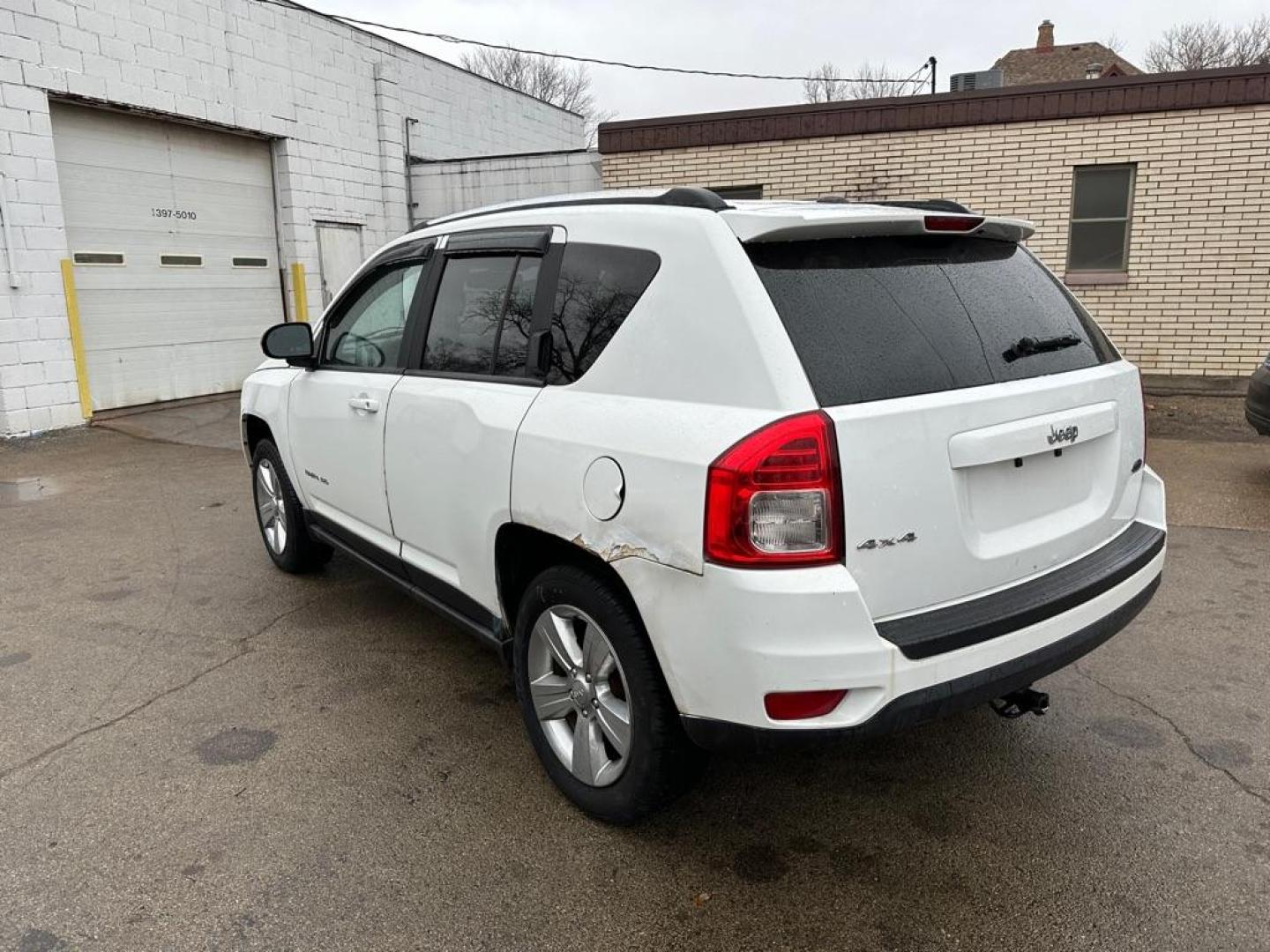 2012 WHITE JEEP COMPASS (1C4NJDAB6CD) with an 2.4L engine, Continuously Variable transmission, located at 1708 Broadway, Rockford, IL, 61104, (815) 397-5010, 42.252522, -89.069359 - Photo#3