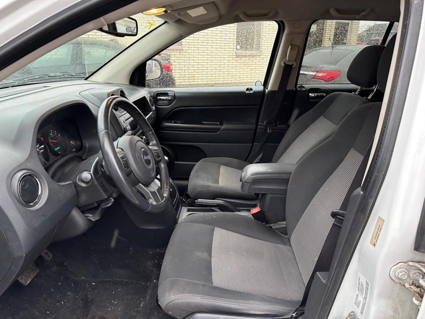 2012 WHITE JEEP COMPASS (1C4NJDAB6CD) with an 2.4L engine, Continuously Variable transmission, located at 1708 Broadway, Rockford, IL, 61104, (815) 397-5010, 42.252522, -89.069359 - Photo#7