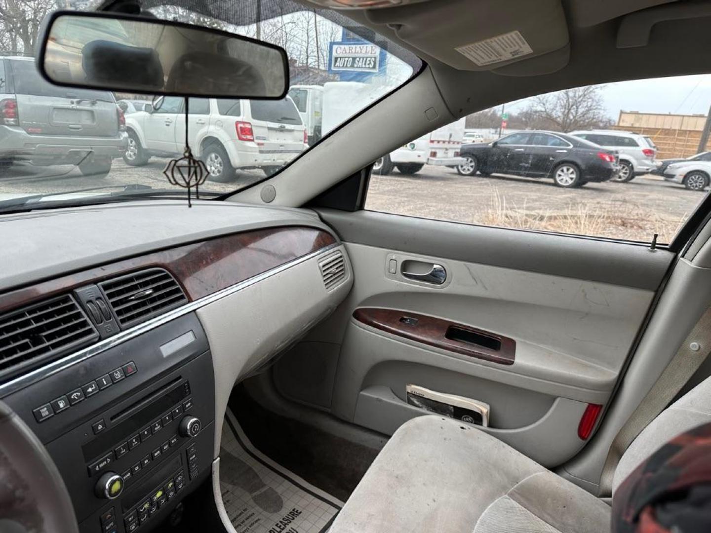 2009 WHITE BUICK LACROSSE CX (2G4WC582891) with an 3.8L engine, Automatic transmission, located at 1708 Broadway, Rockford, IL, 61104, (815) 397-5010, 42.252522, -89.069359 - Photo#9