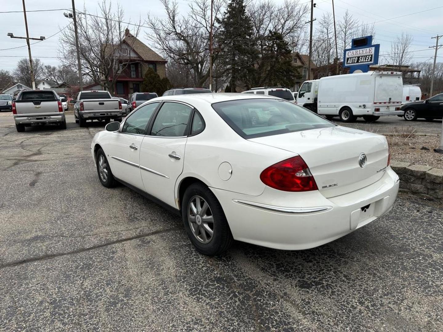 2009 WHITE BUICK LACROSSE CX (2G4WC582891) with an 3.8L engine, Automatic transmission, located at 1708 Broadway, Rockford, IL, 61104, (815) 397-5010, 42.252522, -89.069359 - Photo#1